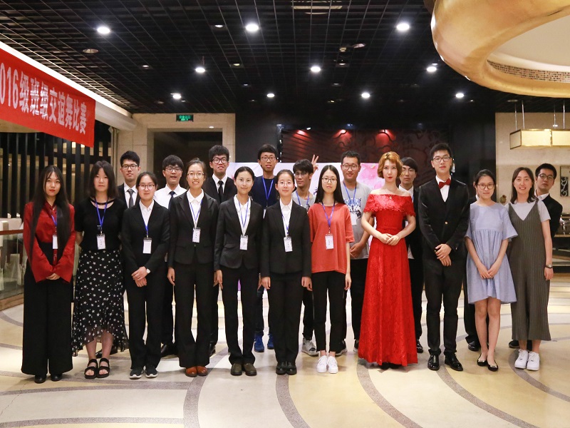 1528708146975358.jpg 工作人员合照.jpg